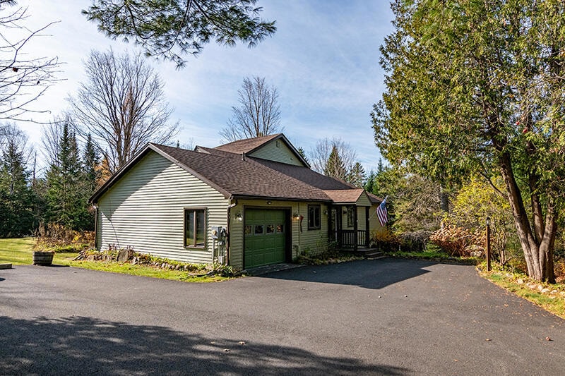LPHomeOnCascadeRd_Exterior_From_Driveway
