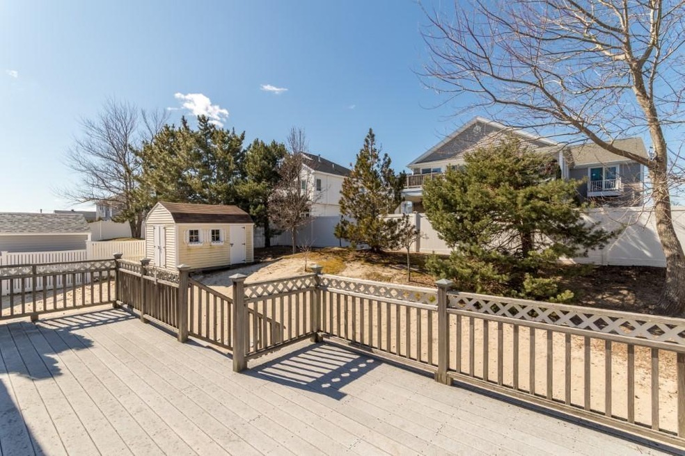 212 Atlantic Ave unit Upstairs, Seabrook, NH 03874 - photo 1