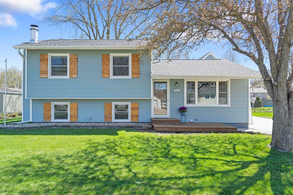 1513 Orchard Dr, Cedar Falls, IA 50613 - photo 1