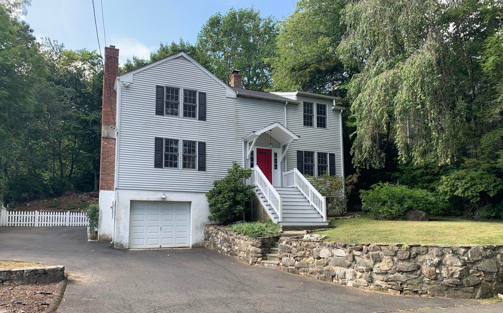 14 Chestnut St, Cos Cob, CT 06807 - photo 1