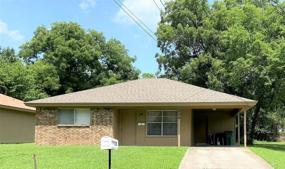720 N Taylor St, Gainesville, TX 76240 - photo 1