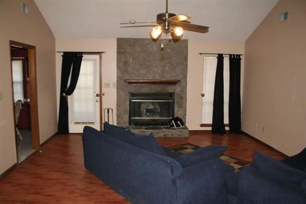 210 Wimbleton Cir, Warner Robins, GA 31093 - photo 1