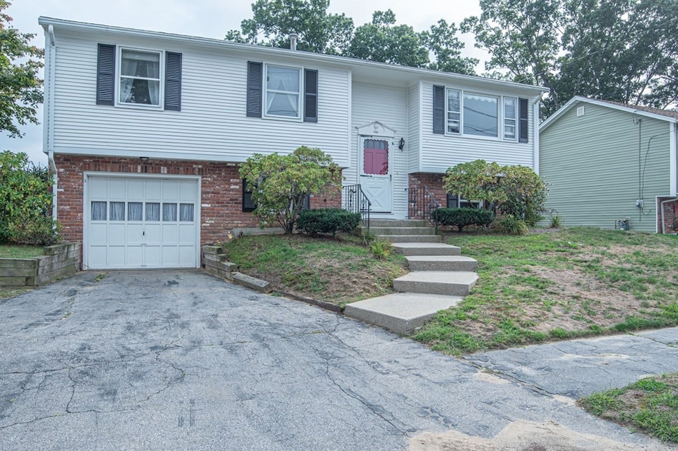 10 Greenview Rd, Cranston, RI 02920 - photo 1