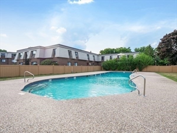 3 Hallmark Gardens unit 4, Burlington, MA 01803 - photo 1