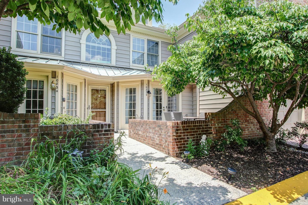 10836 Luxberry Dr, Rockville, MD 20852 - photo 1