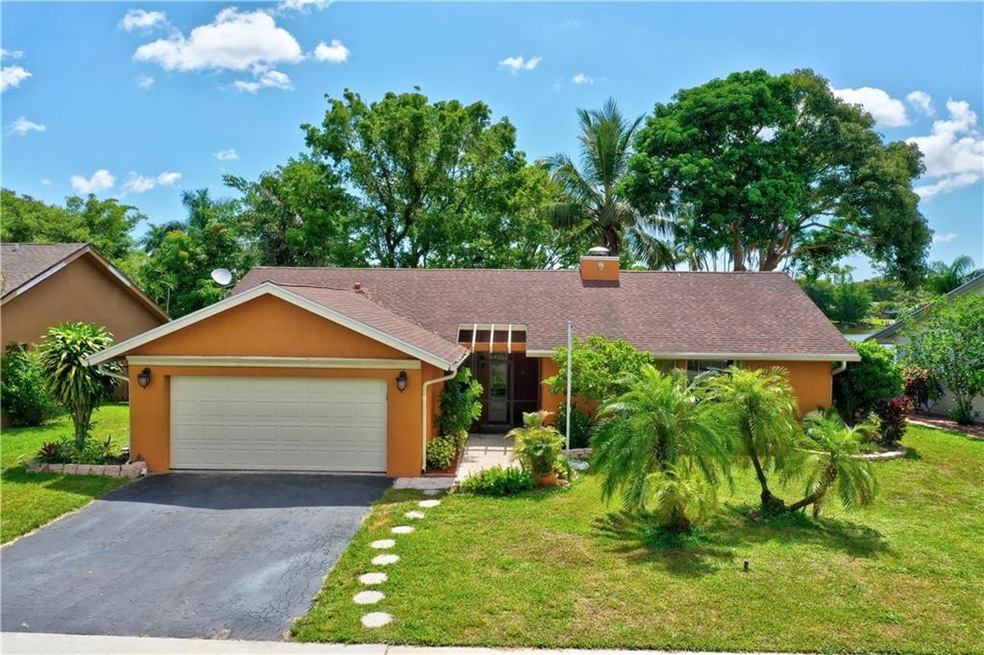 9750 Richmond Cir, Boca Raton, FL 33434 - photo 1