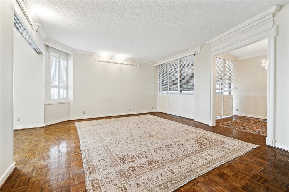 Welcome to #1404 at the St. James.  Spacious, ligh