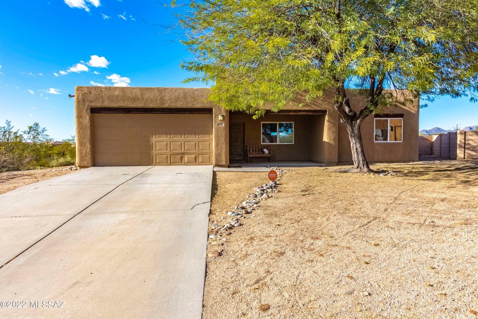 Front Drive 9289 N Whipsnake Way