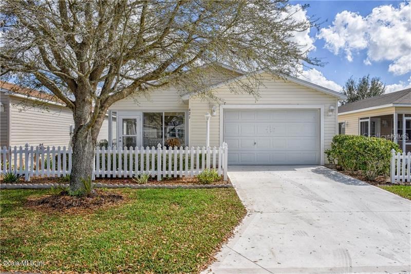 421 Rose Croft Terrace, The Villages, FL 32162 - photo 1