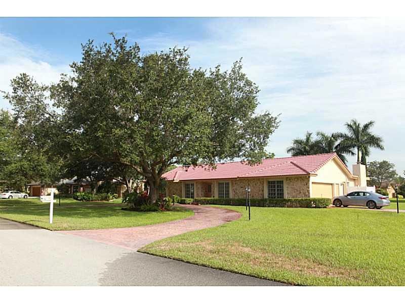 11889 SW 44th St, Davie, FL 33330 - photo 1