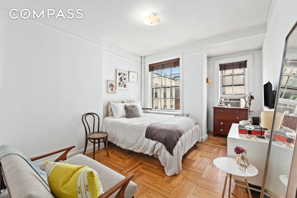 195 Prince St unit 5W, New York, NY 10012 - photo 1