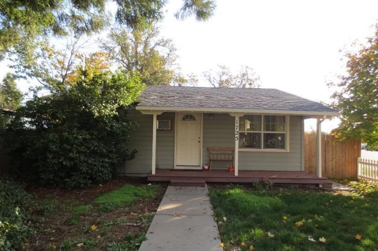 1725 SW J St, Grants Pass, OR 97526 - photo 1