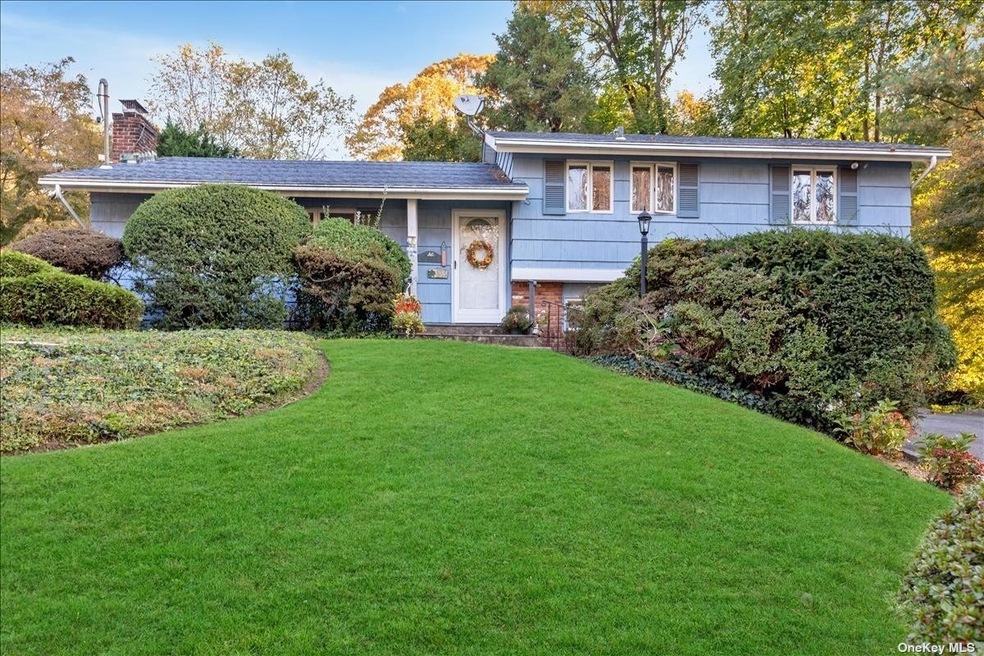 4 Orchard Ln, Sea Cliff, NY 11579 - photo 1