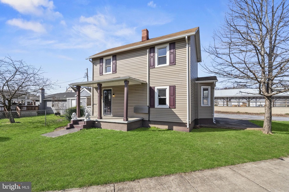 822 N Commerce Ave, Front Royal, VA 22630 - photo 1