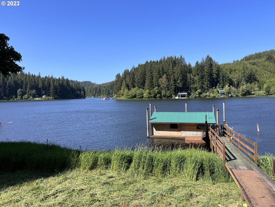 745 N Tenmile Lake, Lakeside, OR 97449