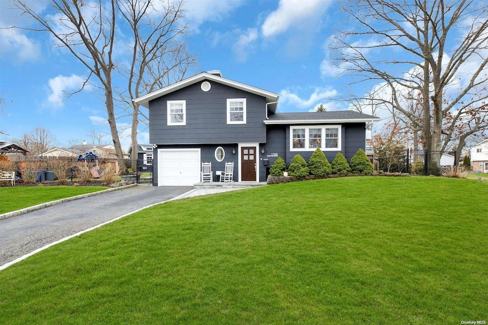 1500 Wave Ave, Medford, NY 11763 - photo 1