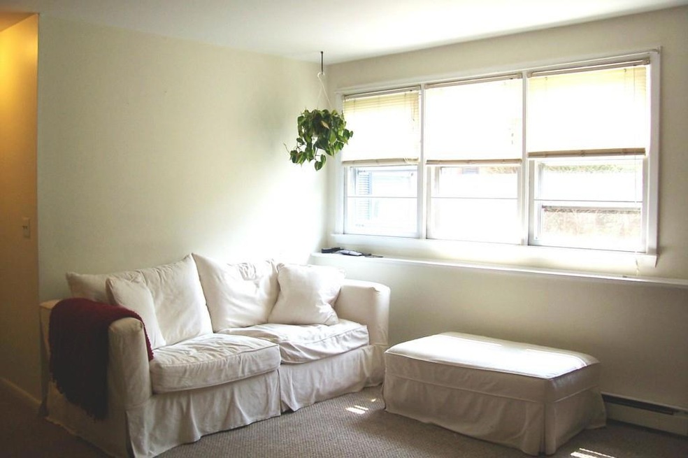 81 Briarwood Ln unit B, Branford, CT 06405 - photo 1