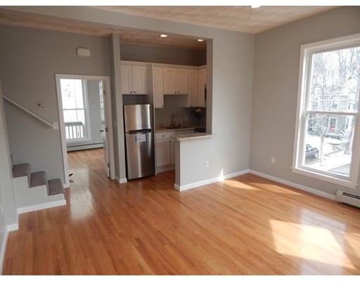 7 Clinton St unit 5, Haverhill, MA 01830 - photo 1