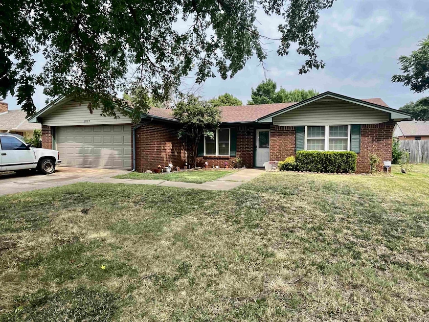 2005 2005 High Meadow Dr, Duncan, OK 73533 - photo 1