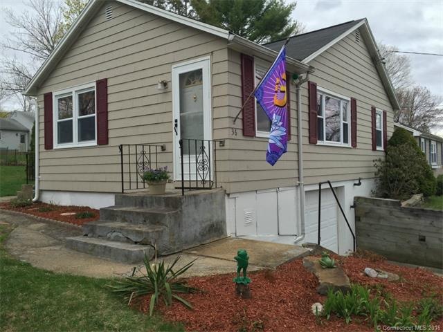 Coziest house on Coventry Lake!