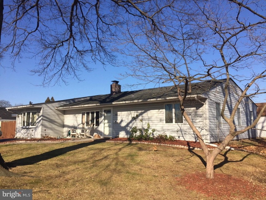 318 Blue Ridge Dr, Levittown, PA 19057 - photo 1