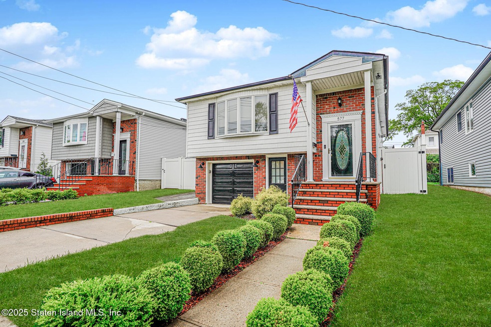 Sold $910,000 • Co-Listing Agent