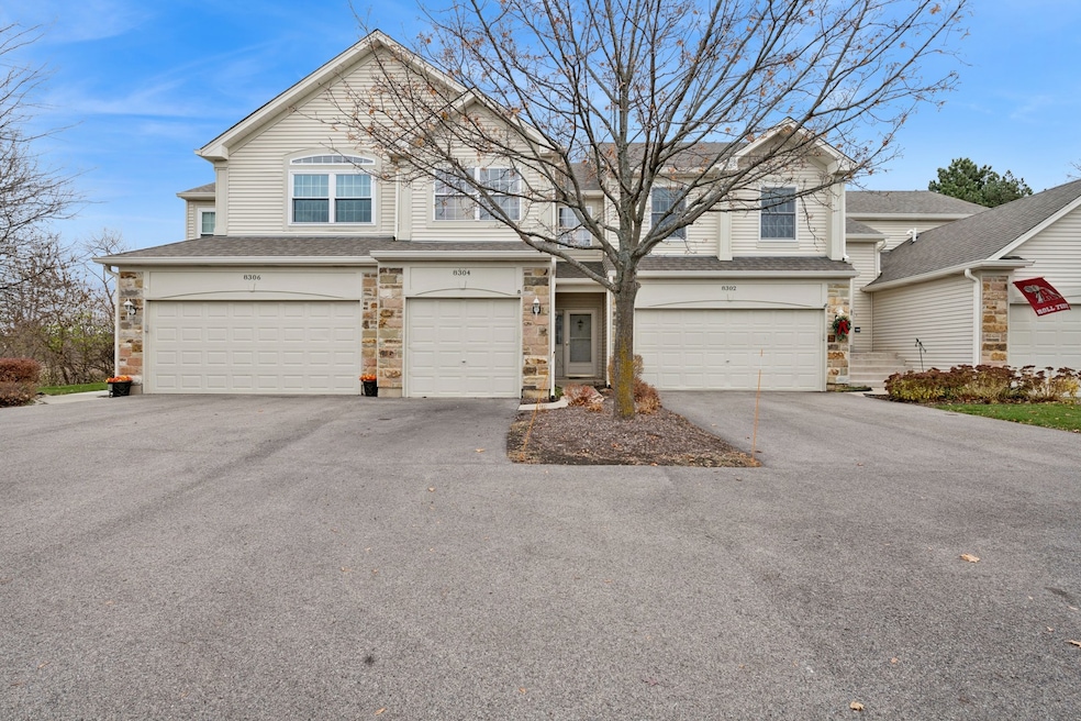 8304 Sierra Woods Ln unit 8304, Carpentersville, IL 60110 - photo 1