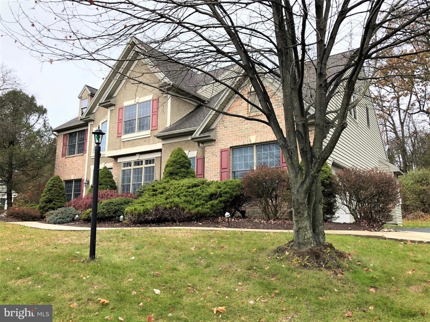 7260 Lochhaven St, Allentown, PA 18106 - photo 1