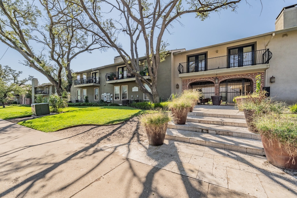 5816 Birchbrook Dr unit 124, Dallas, TX 75206 - photo 1