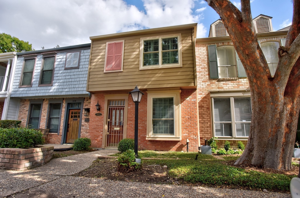 7441 Brompton St unit 7441, Houston, TX 77025 - photo 1