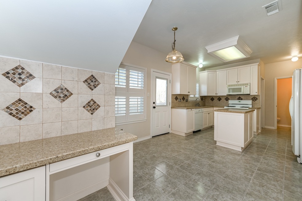 13622 Country Hill Ct, Tomball, TX 77375 - photo 1