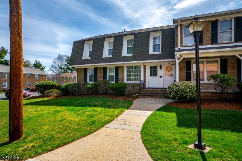 73 Briarwood Path unit 73, Clark, NJ 07066 - photo 1