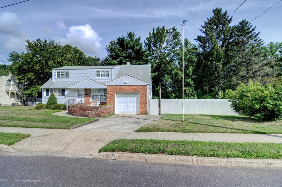 8 W Lake Ave