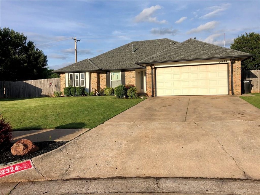 2324 Eastridge Cir, Moore, OK 73160 - photo 1