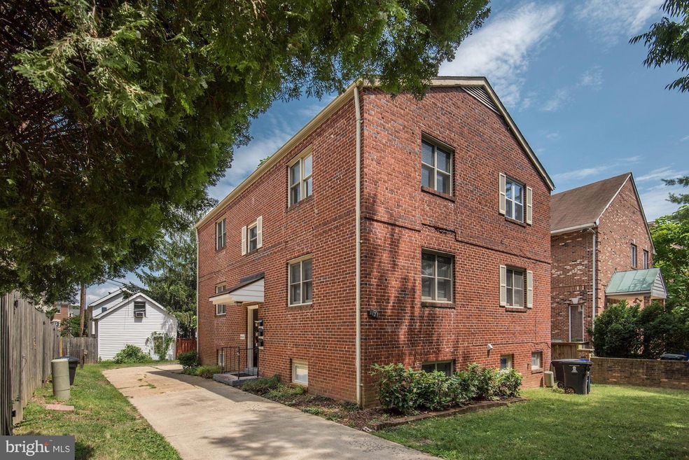 1121 N Taylor St unit A, Arlington, VA 22201 - photo 1