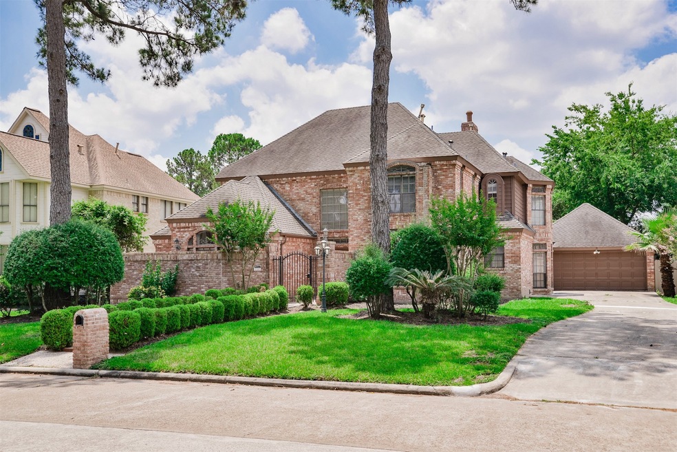 3707 Trappers Forest Dr, Houston, TX 77088 - photo 1