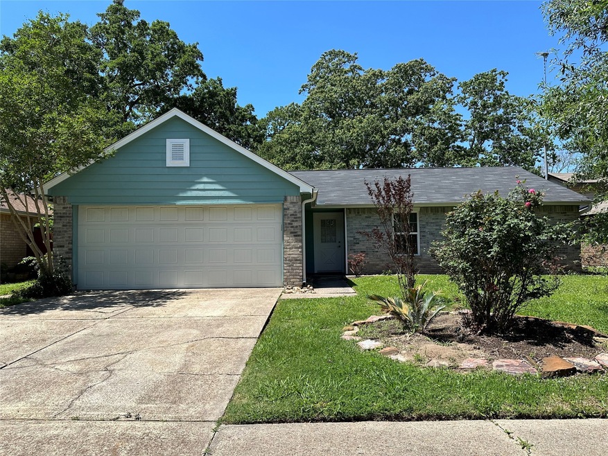 16766 Gleneagle Dr N, Conroe, TX 77385 - photo 1