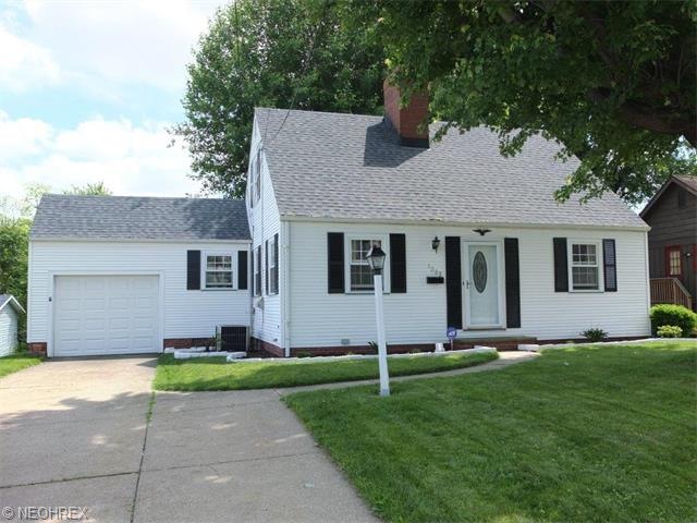 Cute 3 bedroom, 1 full bath home in convenient loc