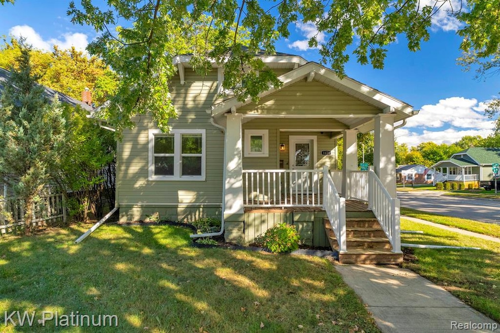 View of front of property featuring a porch and a front lawn
