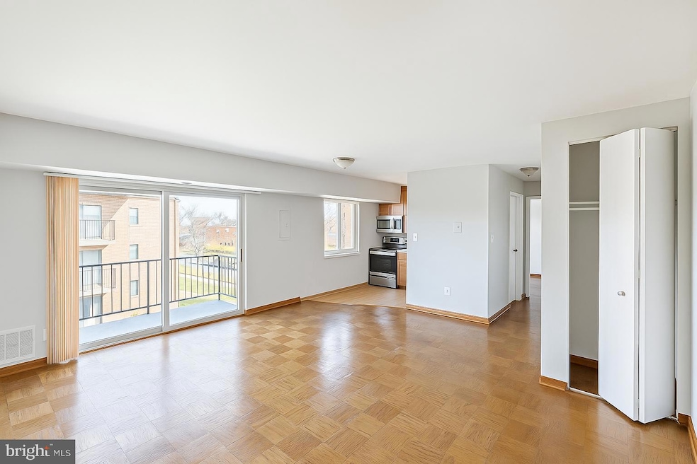 202 E Mason Ave unit 301, Alexandria, VA 22301 - photo 1