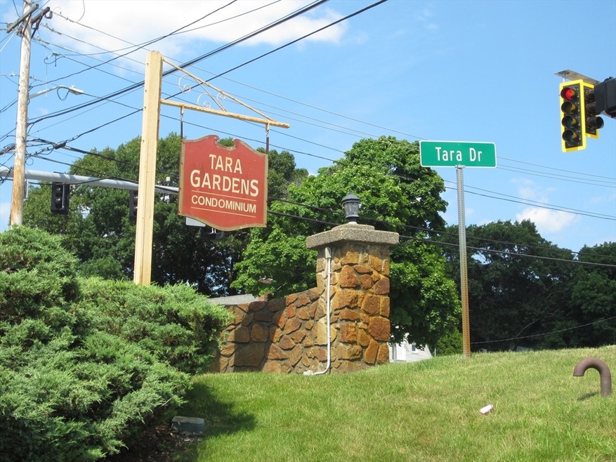 Tara Gardens unit 7, Weymouth, MA 02188 - photo 1