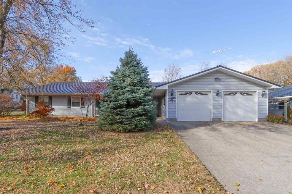 201 N Chestnut St, Winfield, IA 52659 - photo 1