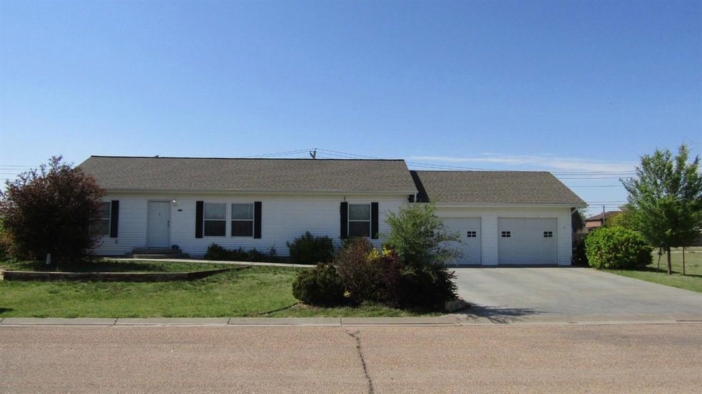 705 E 4th St, Hugoton, KS 67951 - photo 1