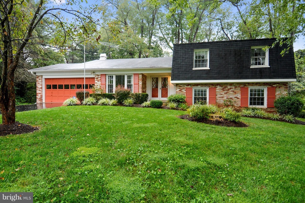 8110 Hillcrest Dr, Manassas, VA 20111 - photo 1