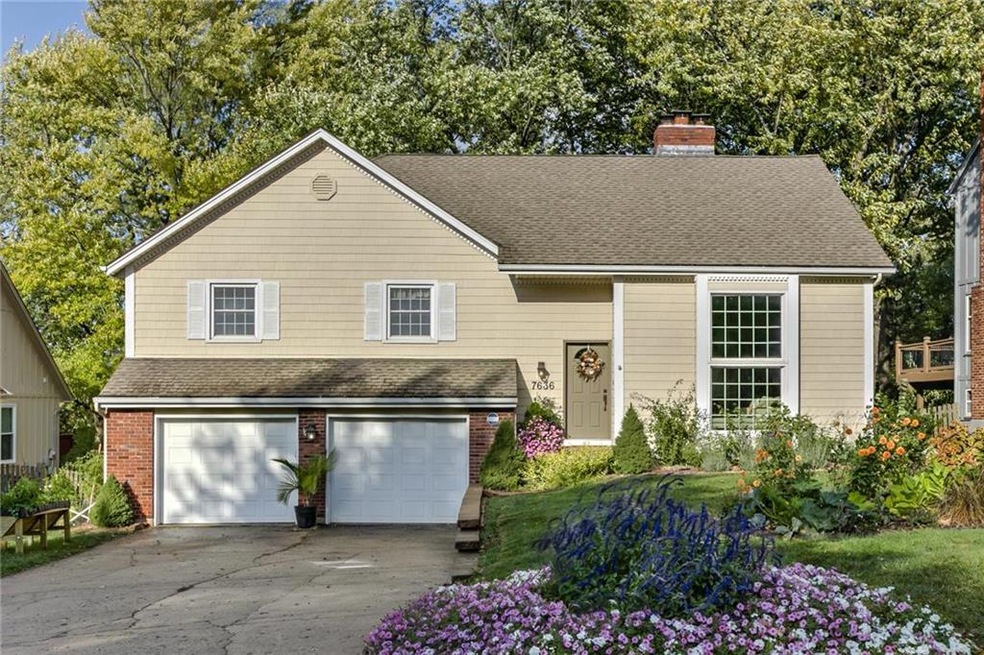 7636 Monrovia St, Shawnee, KS 66216 - photo 1