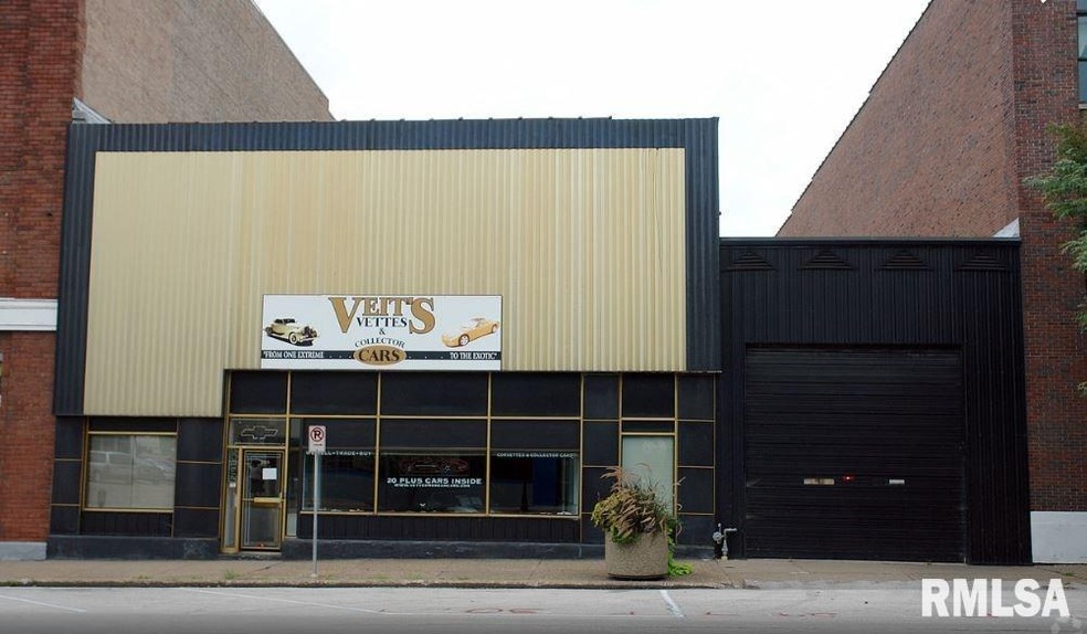 221 E 2nd St, Davenport, IA 52801 - photo 1