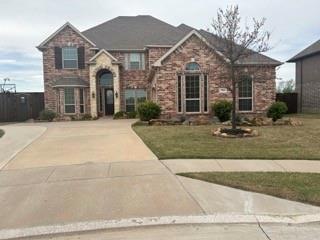 View of front of property featuring a front yard