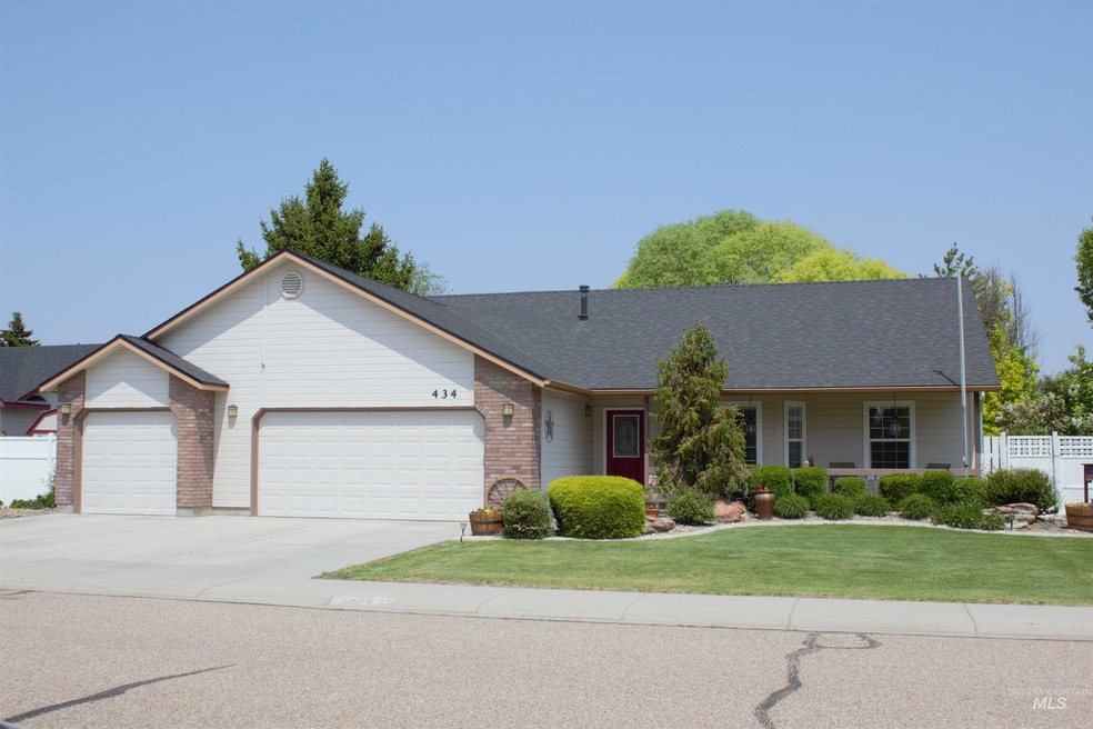 434 Autumn Dr, Nampa, ID 83686 - photo 1