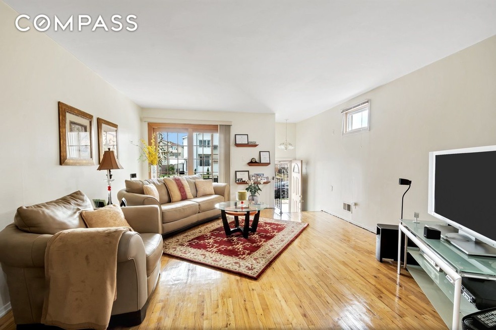 254 Elverton Ave, Staten Island, NY 10308 - photo 1