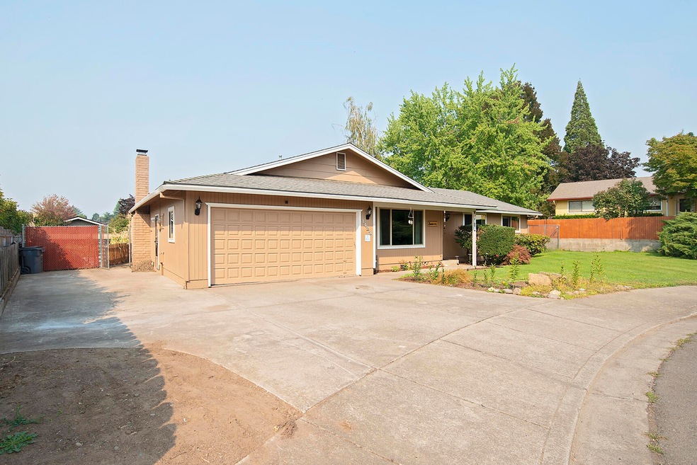 1423 Bonita Cir, Medford, OR 97504 - photo 1